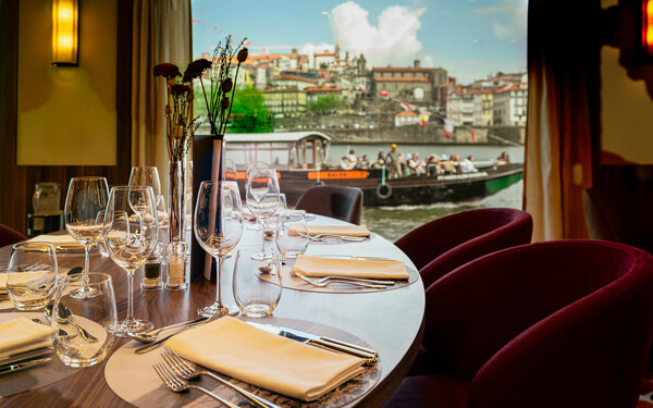 Amawaterways AmaSintra Main Restaurant 4 ©Amawaterways.jpeg